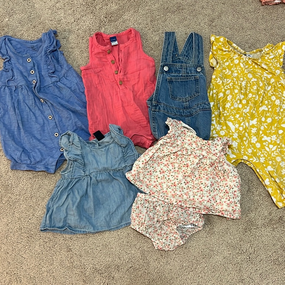 Old Navy/baby Gap baby girls size 6-12 month summer clothes